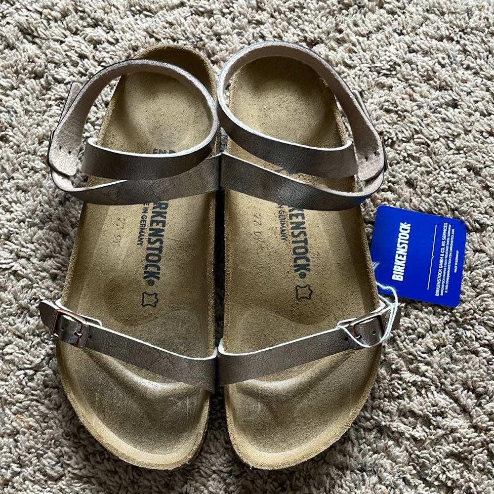 NWT Birkenstock Gold Daloa, sz 40N